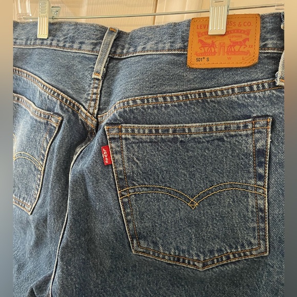 Levi’s Straight Leg, High-waisted Mom Jeans - Picture 4 of 6